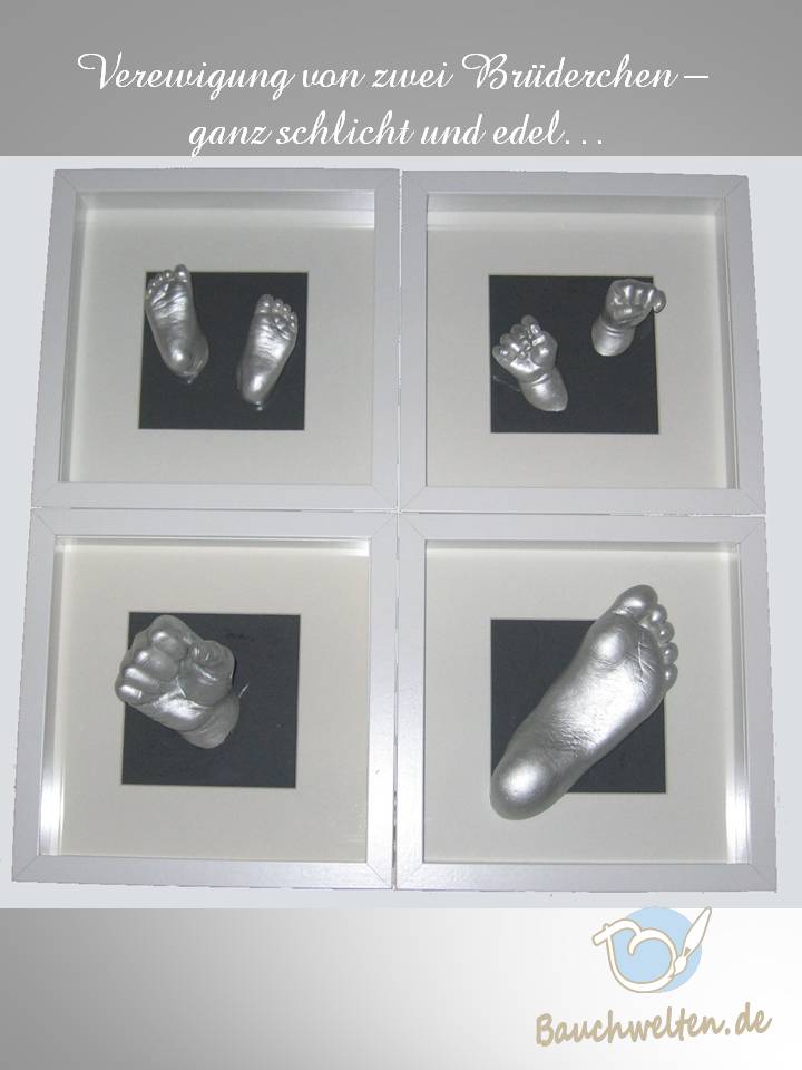 Vier Objektrahmen mit Geschwisterabformungen von Händen und Füßen in Silber