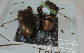 Händchen und Füßchen in Bronze